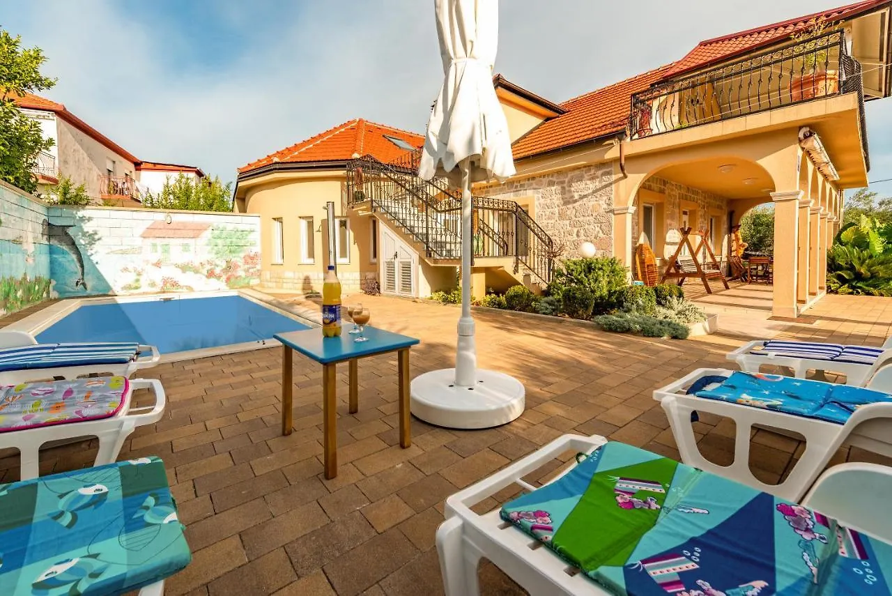 Holiday Home Vila Rosales أوغليان