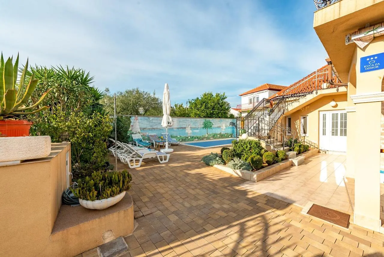 Holiday Home Vila Rosales أوغليان