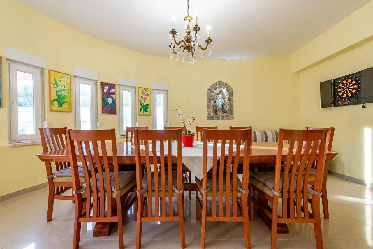Holiday Home Vila Rosales أوغليان 0*,