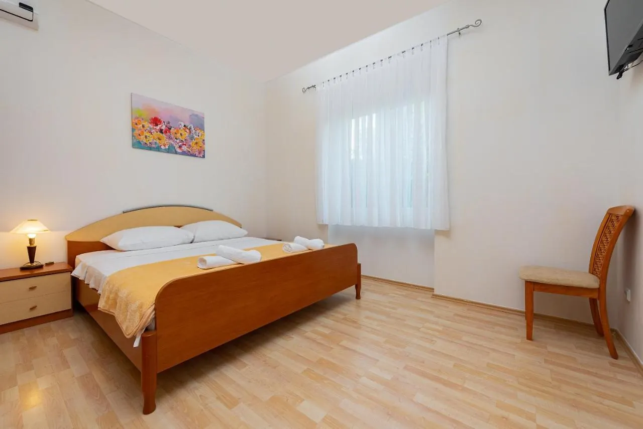Holiday Home Vila Rosales أوغليان