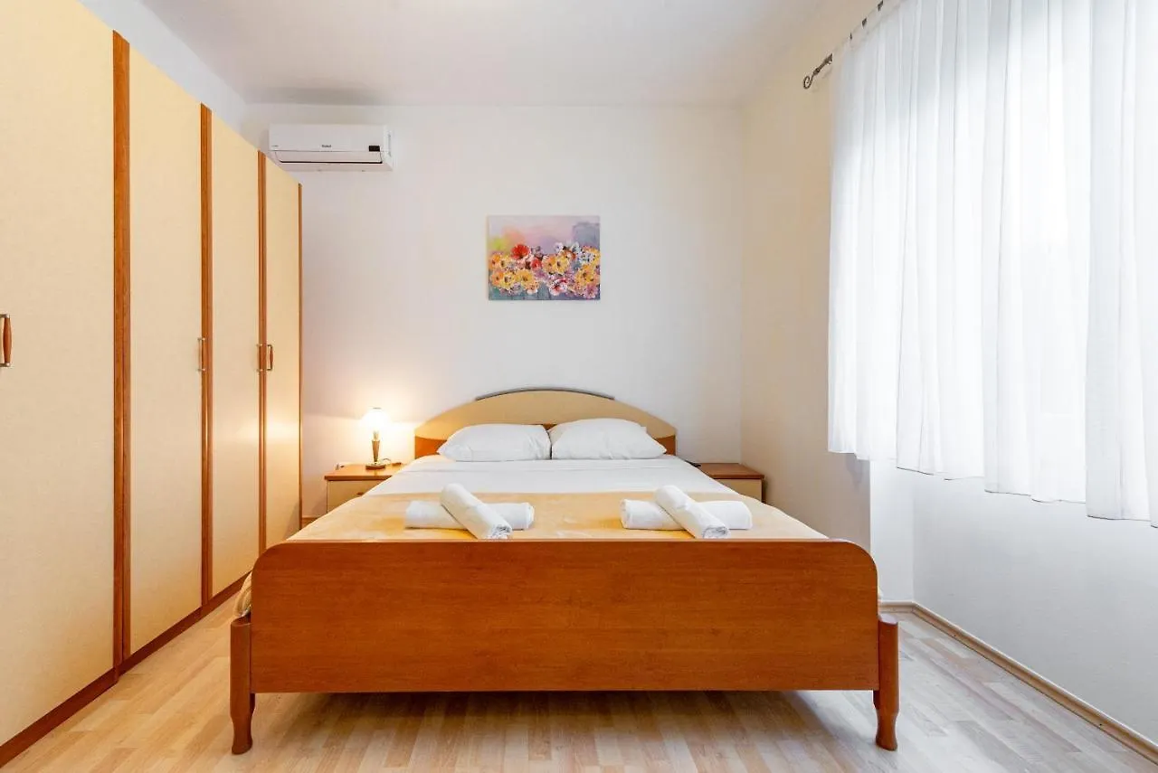 Holiday Home Vila Rosales أوغليان