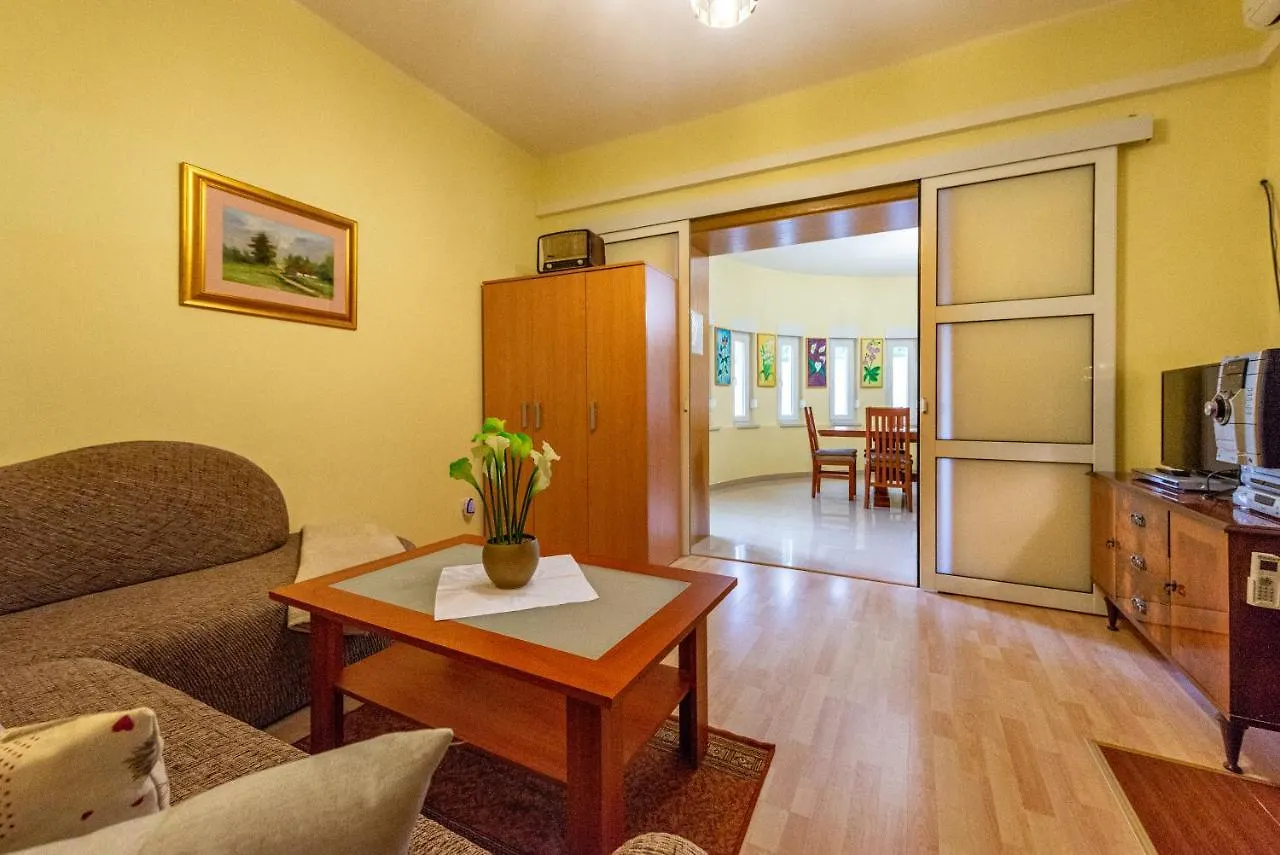 Holiday Home Vila Rosales أوغليان كرواتيا