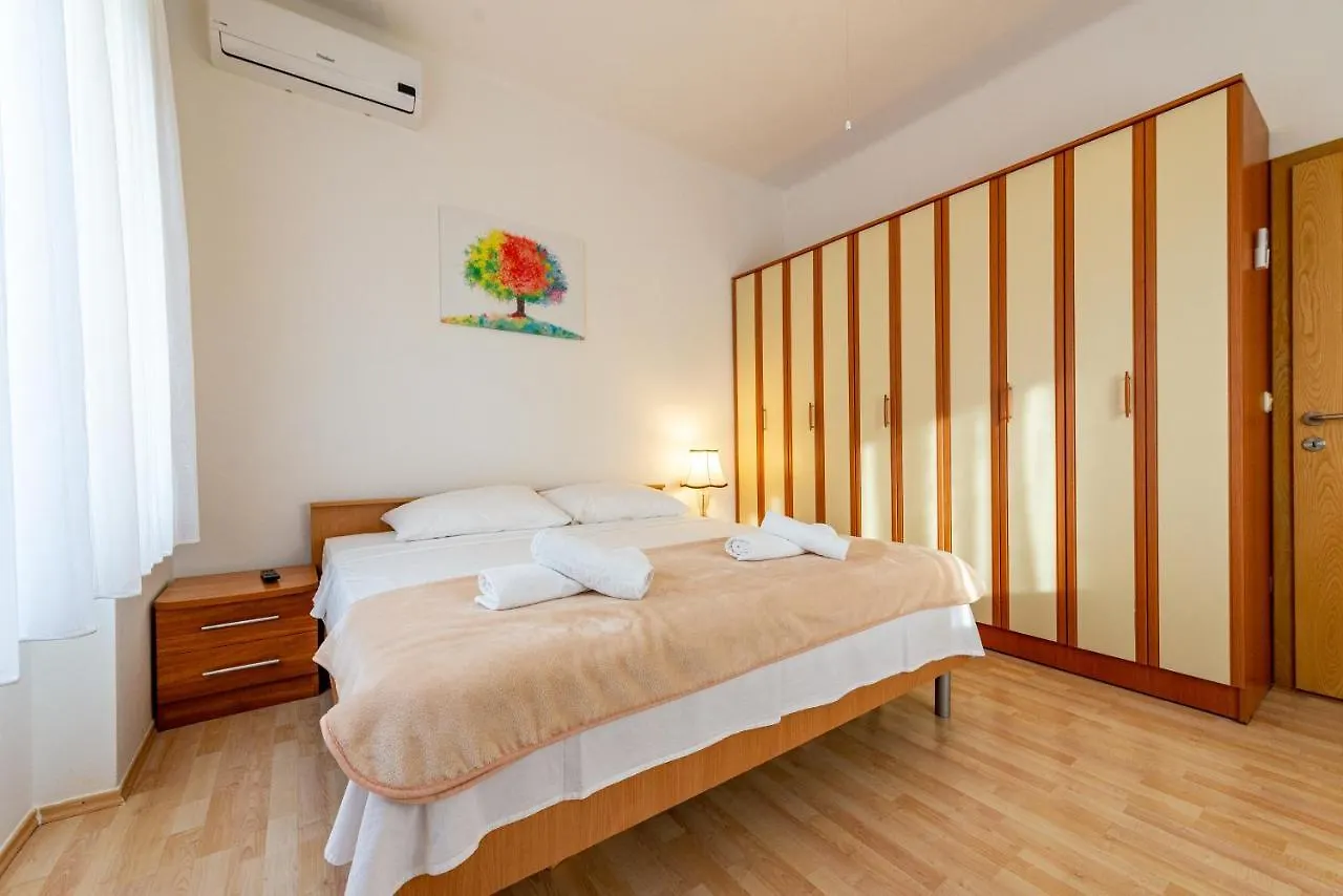 Holiday Home Vila Rosales أوغليان 0*,