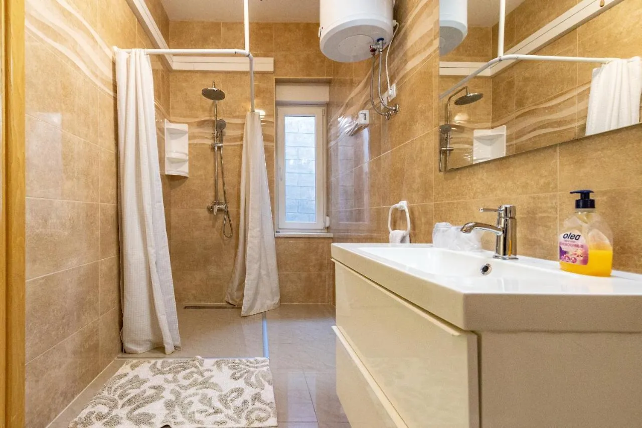 Holiday Home Vila Rosales أوغليان