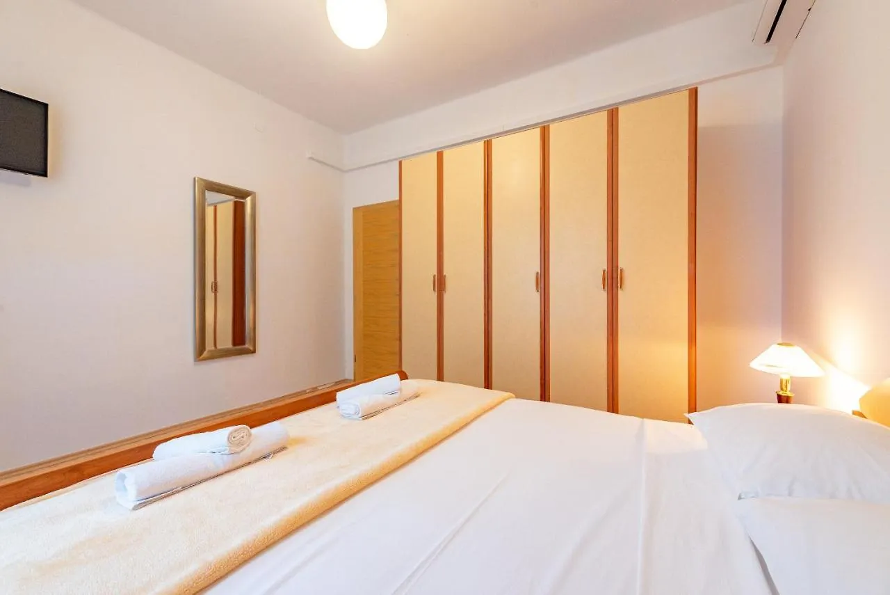 Holiday Home Vila Rosales أوغليان